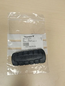TRIUMPH OEM RUBBER, FOOTREST, REAR, LH - T2081978 - Bild 1 von 1
