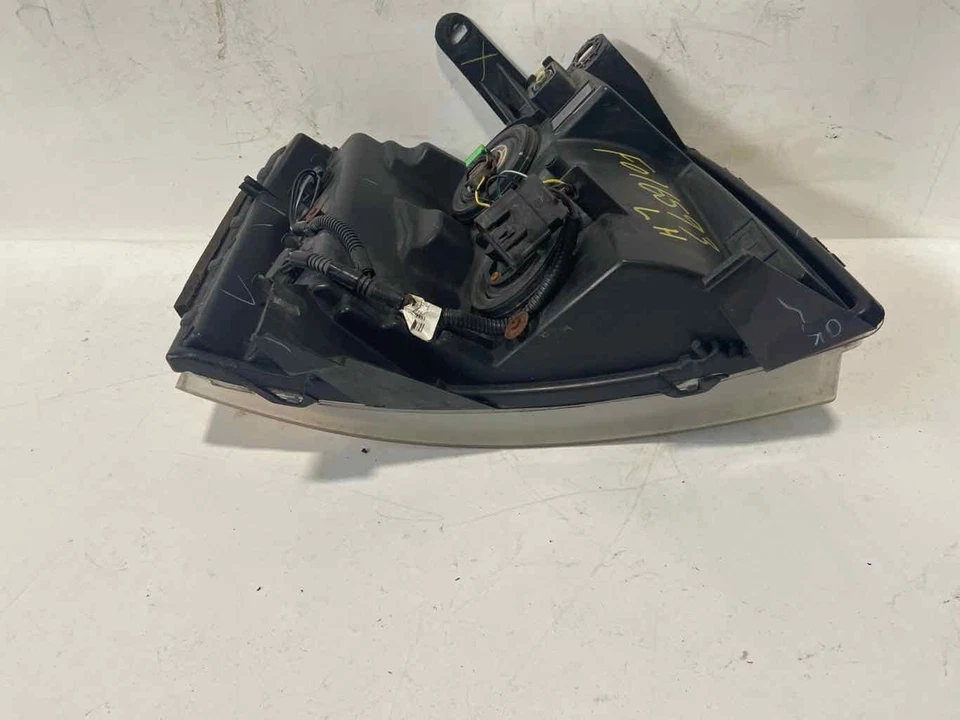 Used Left Headlight Assembly fits: 2008 Chevrolet Silverado 3500 pickup Left Gra - Изображение 1 из 4