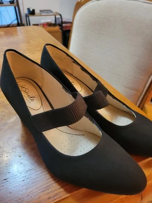 Bomba de tacón con cuña de nailon con correa elástica Mary Jane de Life Stride talla 9. ¡LIMPIO!! Foto 1 de 4