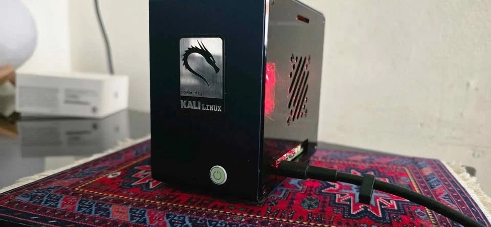 **OFFLINE AI** Raspberry Pi 5 Mini Teclado Monitor de Escritorio Mini Torre Personalizada Foto 1 de 4