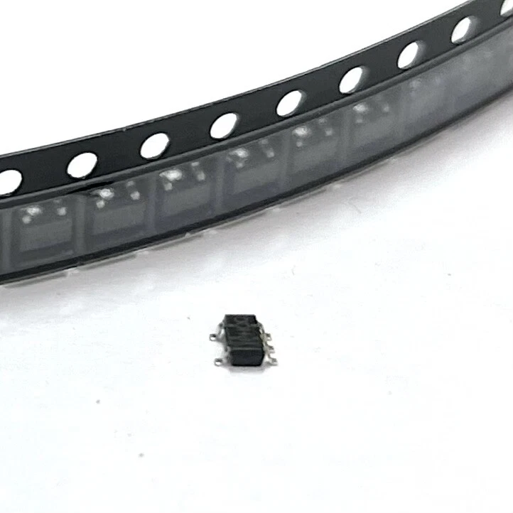 TPS61040QDBVRQ1 Boost Converter, 1.8-6V, 400mA , SOT-23, Texas Instruments - Image 1 of 2