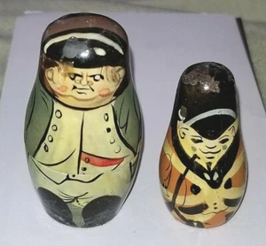 2 Vintage Wood NESTING Dolls NAPOLEON & BRITISH SOLIDER Waterloo 2.25" & 1.75" - Picture 1 of 7