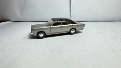 Busch 1:87 H0 42050 Opel Commodore A berlina a quattro porte del 1967 - Immagine 1 di 4