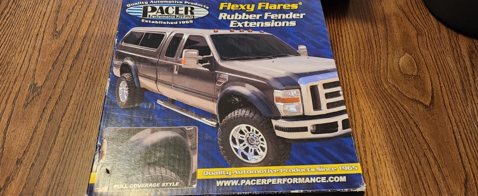 Extensiones de guardabarros de goma Pacer Performance Products FLEXY FLARES modelo 52-191 Foto 1 de 4