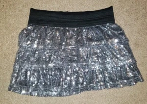 Beautiful 1989 Place 3 tier silver sequin skirt. Elastic waist. Girls size 6X/7 - Picture 1 of 6