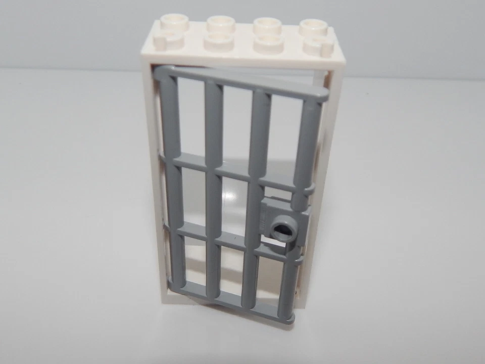 Lego Marco de Puerta Blanco 2x4x6 Con Puerta Barrada 1x4x6 con Manija de Perno Foto 1 de 1