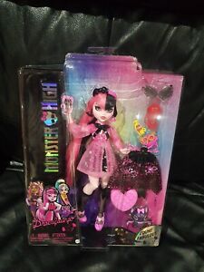 Monster High DRACULAURA  Doll  & Accessories 2022 Brand New