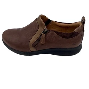 Zapato cómodo Clarks Unstructured Un Adorn de cuero marrón con cremallera lateral para mujer 8,5 W AMPLIO - Imagen 1 de 11