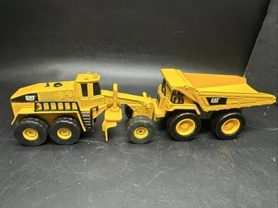 FUNRISE CATERPILLAR CAT DIECAST METAL DUMP TRUCK and GRADER SET 4” - Image 1 of 4
