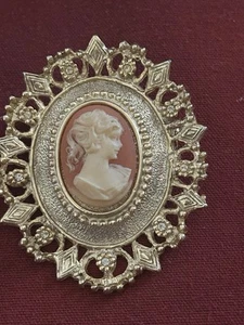 Vintage Pink Color Cameo Brooch Gold Tone - Picture 1 of 4