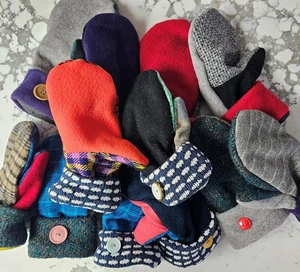 Mitones de tela de lana reciclada hechos a mano forrados de vellón muy cálidos que elijas - Imagen 1 de 36