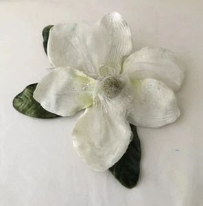 Sombrerería vintage • Flor grande de terciopelo de 8,5 pulgadas para sombrero • BLANCO • ¡IMPRESIONANTE! - Imagen 1 de 3