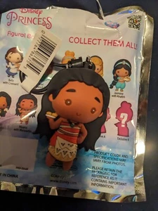 Disney 3D Figural Bag Clip Series 44 Princess Food Keychain Moana with Malasadas - Picture 1 of 2