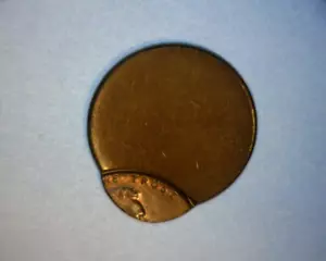 LINCOLN CENT, 🌟 95% OFF CENTER,*🌟"COPPER"🌟NICE🌟US ERROR COIN - Picture 1 of 5