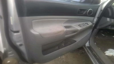 TACOMA    2006 Front Door Trim Panel 26525715 Foto 1 de 4