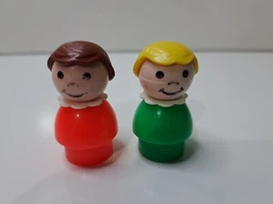 Vintage Fisher Price Little People Set Mädchen Rot & Grün Body's   - Bild 1 von 4