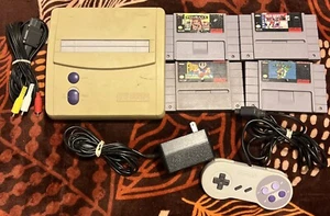 Super Nintendo SNES Jr + Mario World, Pinball, Hockey, Football & Cables Control - Picture 1 of 6