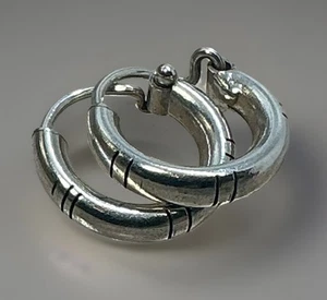 Hinged Double Slit Pattern 925 Sterling Silver Small 9/16” Hoop Earrings 2.9g - Picture 1 of 8