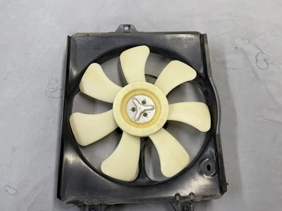 Toyota Celica 1995 radiador derecho refrigeración por agua ventilador cubierta montaje probado Foto 1 de 4