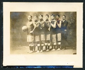c. 1905 BASKETBALL TEAM, PIPESTONE Minnesota Vintage Photo - Picture 1 of 1