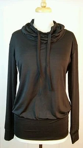 2XU Women/Junior Long Sleeve Black Run/Fitness Shirt Sz S - Picture 1 of 1