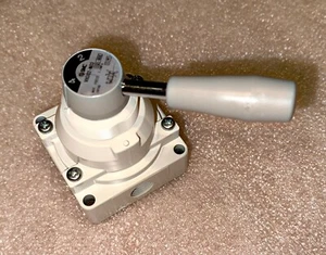Válvula selectora de encendido/apagado neumático SMC VH302-N03 3/8" NPT - Japón - Imagen 1 de 10