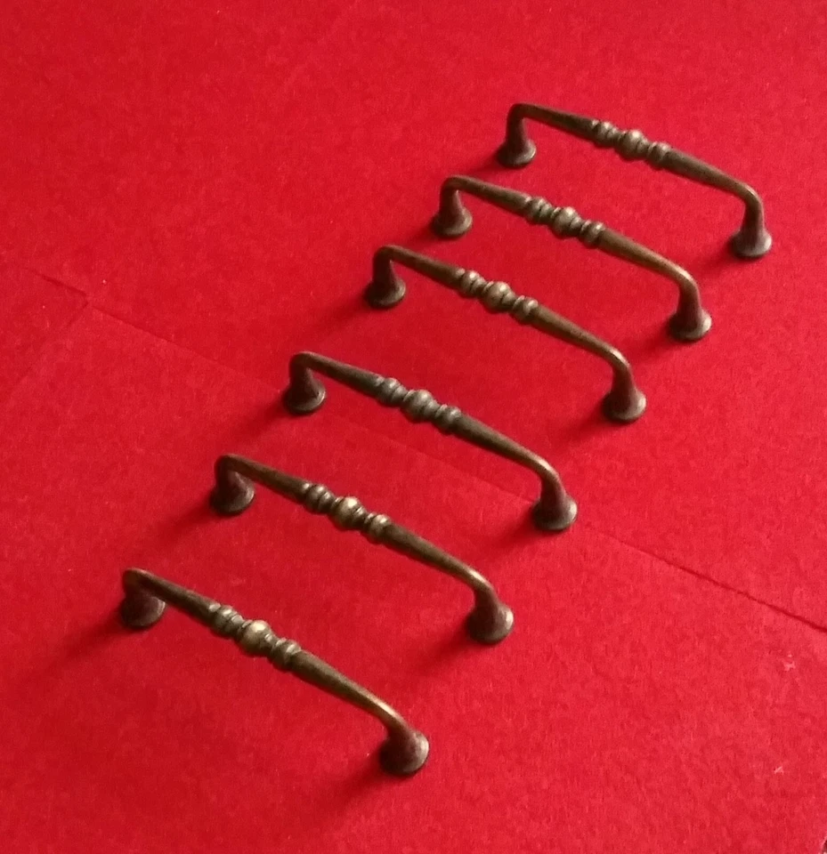 poignée de meuble ancienne - Photo 1/4