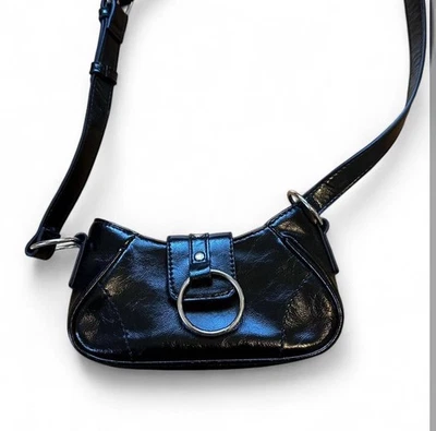 Bolso de cuero negro de Forever 21 con detalles plateados Foto 1 de 4