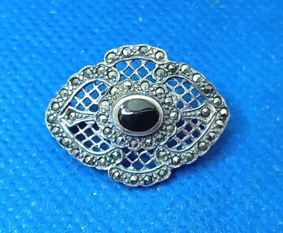 Sterling Silver Marcasite & Black. Onyx Lattice Flower Brooch 925 - Image 1 of 4