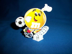 M&M's SOCCER FOOTBALL RUNNER Put Together Sticker M&M Figure POCKET SURPRISE - Picture 1 of 8