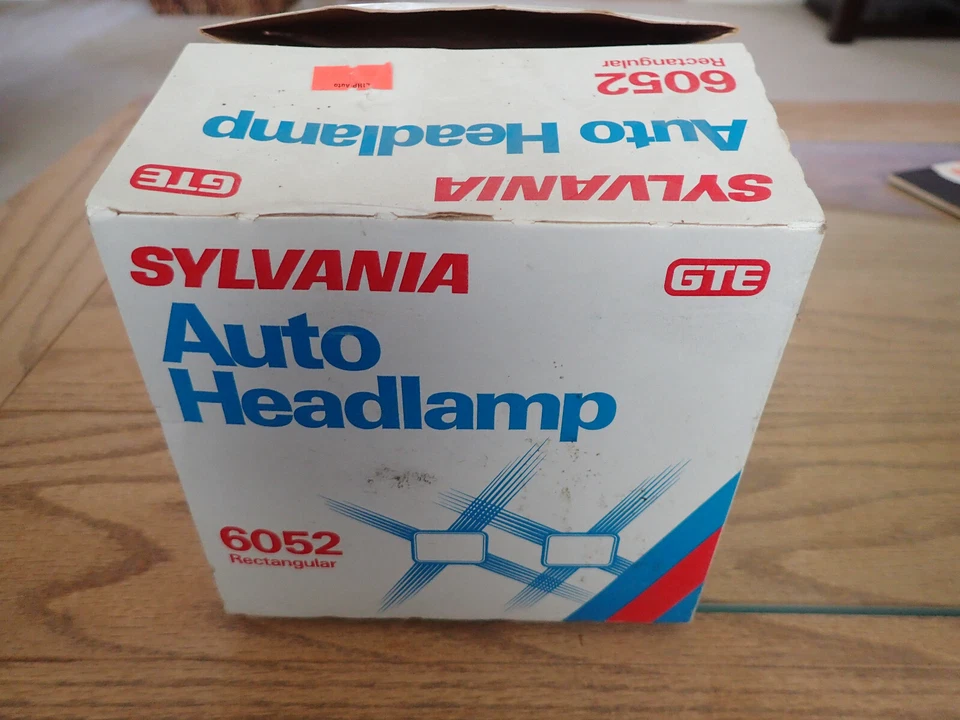 NOS NEW SYLVANIA 6052 Rectangular HIGH & LOW BEAM Combined Foto 1 de 4