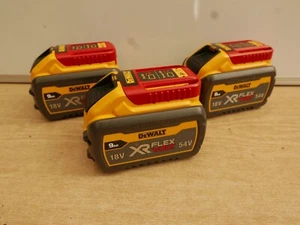 DeWalt DCB547 18V 54V 9 AH Flexvolt Li-Ion Batteries x 3 - Picture 1 of 4