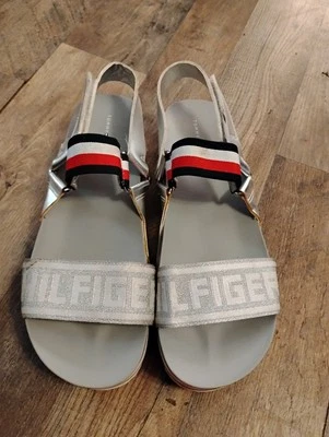 Sandalias de cuña Tommy Hilfiger plateadas Beckett talla 11 M rayas rojas azules EE. UU. Foto 1 de 4