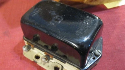 Regulador de voltaje de 12 voltios Mopar 1956-1960 reconstruido, 1642333, fundición original Foto 1 de 4