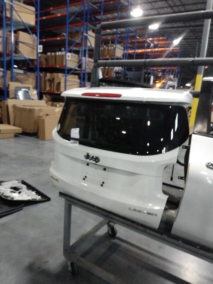 Alerón limpiaparabrisas maletero/escotilla/puerta trasera luz tinte vidrio se adapta a 15-17 RENEGADE 531691 Foto 1 de 1