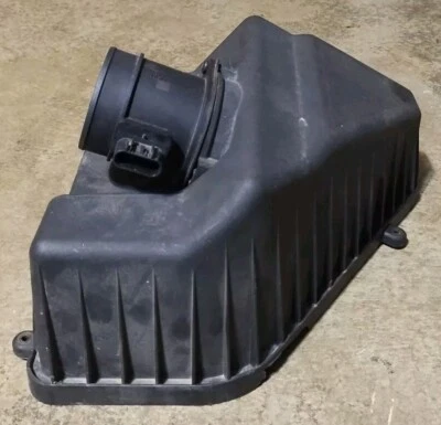 Chevrolet Traverse 2009 caja de filtro de aire superior y sensor de medidor de flujo de aire solo cubierta Foto 1 de 4