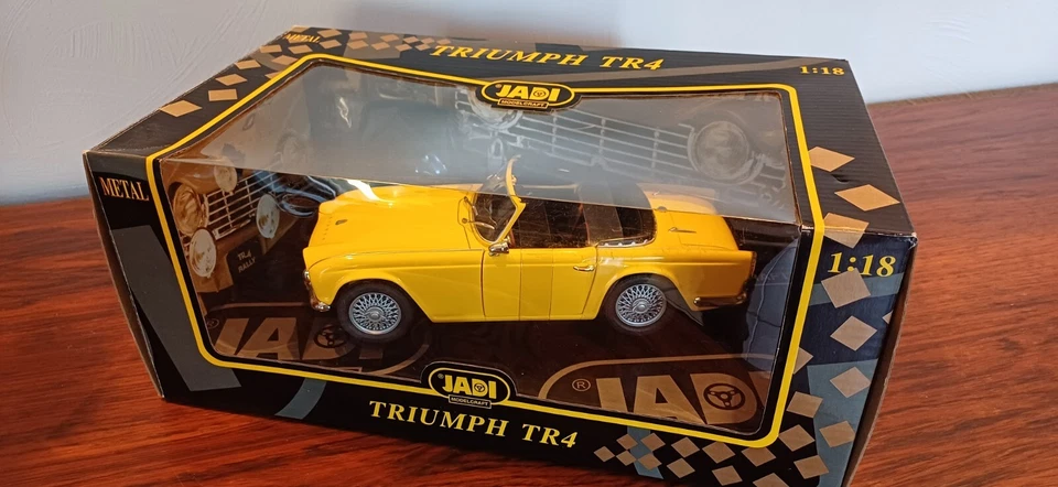 Jadi Triumph TR4 1/18 - Photo 1/4