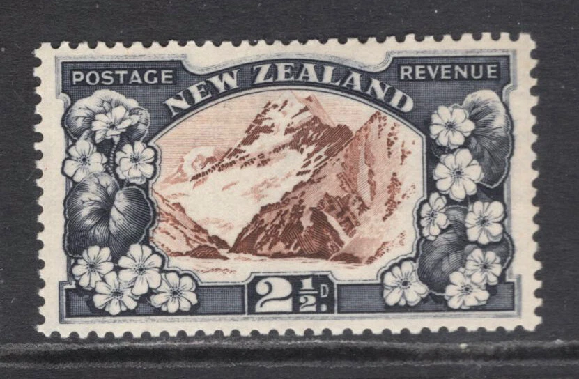 M17011 Nueva Zelanda 1935 SG560aw - 2 1/2d chocolate y pizarra con Wmk invertido. Foto 1 de 1