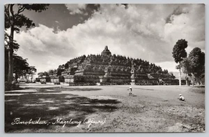 Tarjeta postal RPPC con foto real del templo Borobudur Magelang Java Indonesia de la década de 1950 - Imagen 1 de 2
