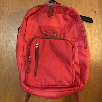 Mochila Oakley vermelha bolsa frontal dupla com zíper - 19”x14” mochila - Imagem 1 de 4