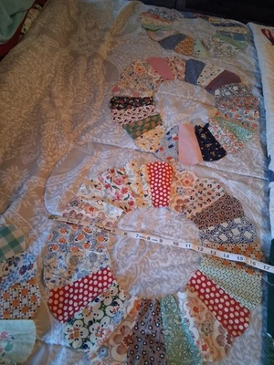 4 Vintage 17 Inch Dresden Plate Blocks - Image 1 of 4