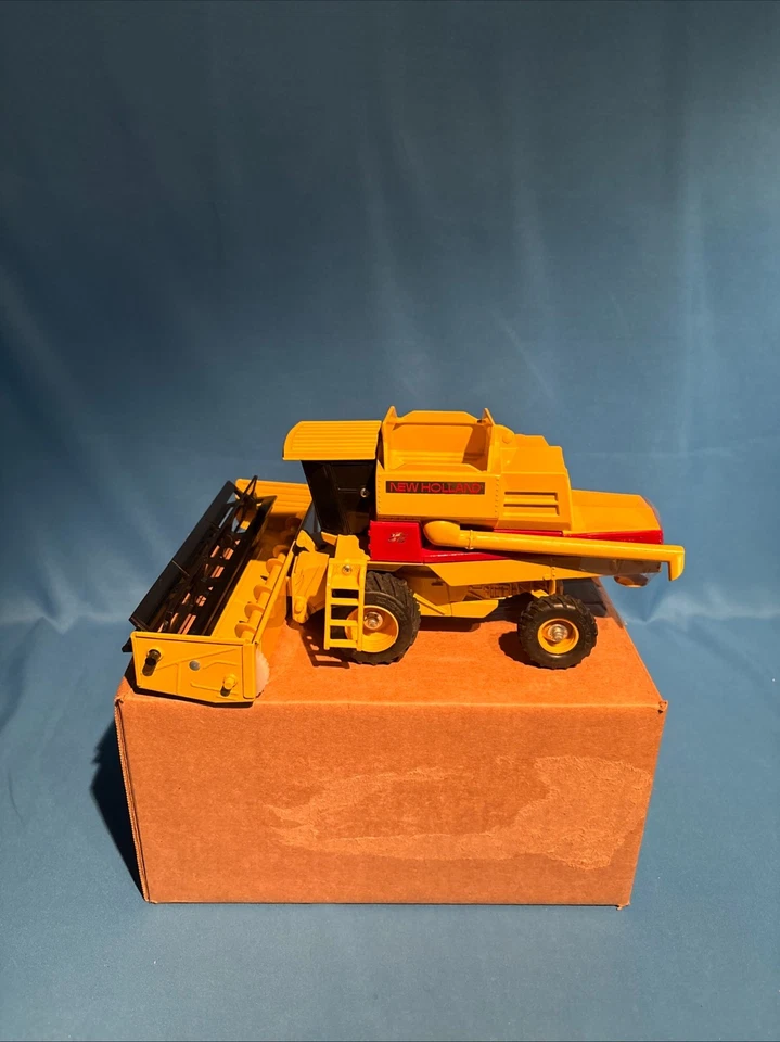 1/32 Vintage New Holland TR96 "Edición Especial 1987" Bonita Combinación de Juguete, Usado Foto 1 de 4