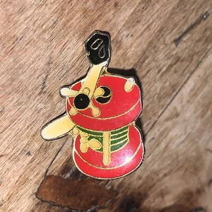 1” FISHING REEL PIN vintage pin enamel pin 80s - Picture 1 of 3