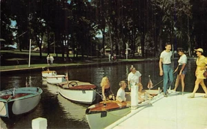 Postkarte WI: Boat Dock, Lake Lawn Lodge, Delavan, Wisconsin, verschickt 1963 - Bild 1 von 2