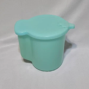Vintage Tupperware Green 1 Quart Pitcher Flip Spout 131-2, 447-2, 448-2 - Picture 1 of 3