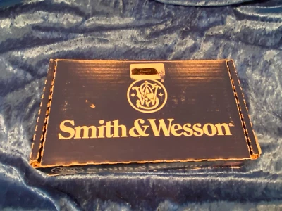 B74 Smith & Wesson Revolver 637-2 Cardboard box - Image 1 of 4