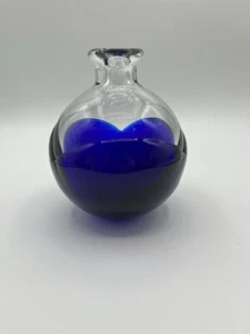 Gorgeous Designs Clear And Blue Heavy Vase No Chips Or Cracks - Picture 1 of 6