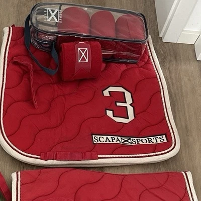 Scapa Sports Schabracke und Bandagen Set rot Dressur WB - Bild 1 von 3