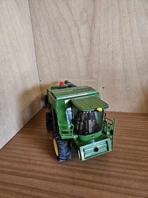 COSECHADORA COMBINADA BRUDER TOYS JOHN DEERE T670i piezas faltantes Foto 1 de 4