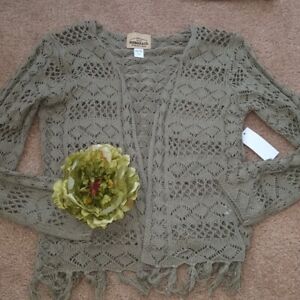 Girls size 14 olive cardigan crocheted sweater    roebuck